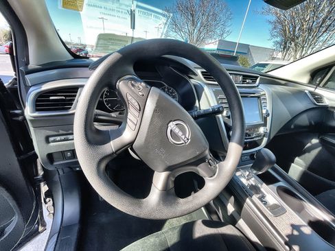 Used 2023 Nissan Murano S image 10