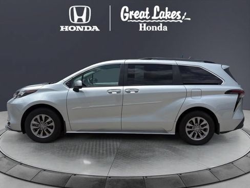 Used 2024 Toyota Sienna XLE w/ XLE Plus Package AWD/4WD image 3