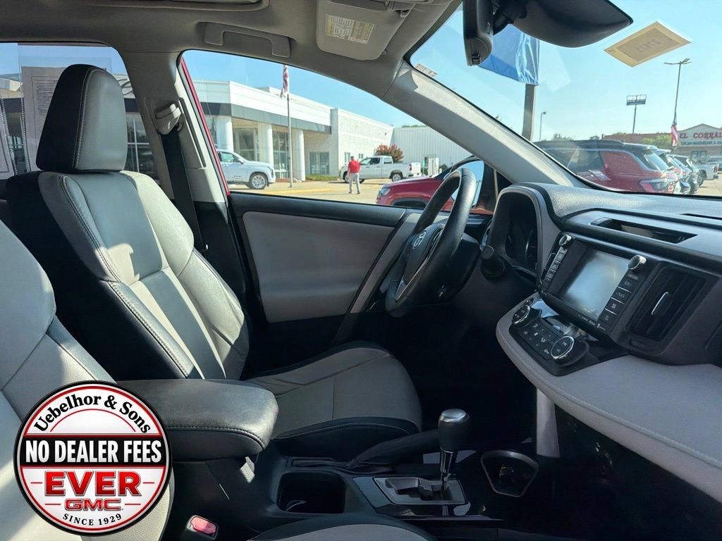 Used 2017 Toyota RAV4 Limited FWD image 2