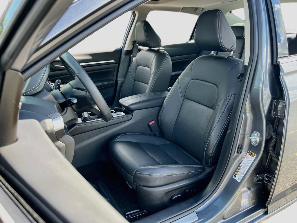 Used 2024 Nissan Altima 2.5 SL FWD image 21