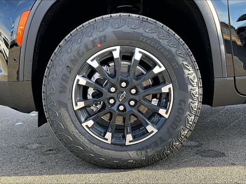 New 2026 Chevrolet Traverse Z71 w/ Enhanced Driving Package image 12