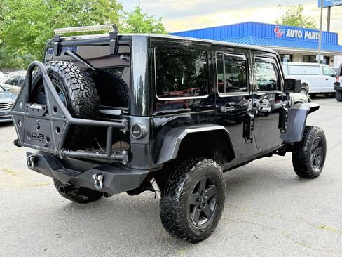 Used 2013 Jeep Wrangler Unlimited Sahara w/ Connectivity Group AWD/4WD image 7