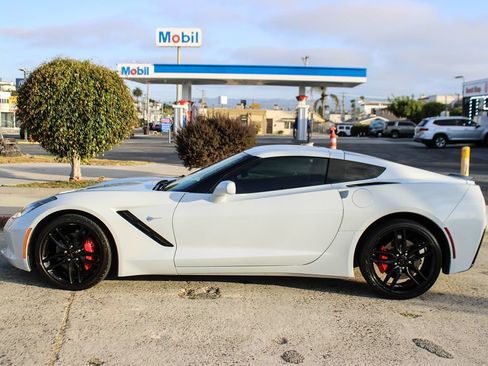 Used 2019 Chevrolet Corvette Stingray Coupe w/ 1LT RWD image 41
