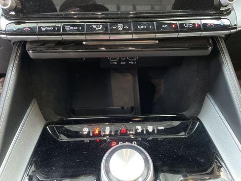 Used 2024 Jeep Wagoneer Series II RWD image 27