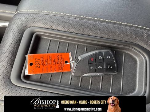 Used 2024 GMC Yukon XL SLT AWD/4WD image 8