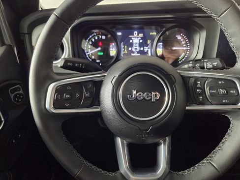 Certified 2025 Jeep Wrangler Sahara w/ Safety Group image 17