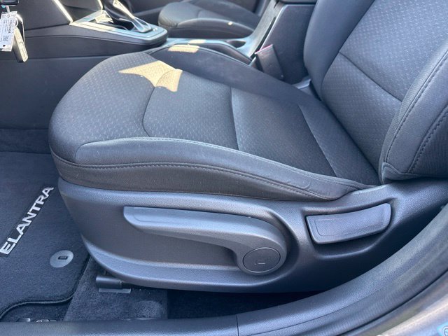 Used 2019 Hyundai Elantra SE w/ Cargo Package FWD image 9