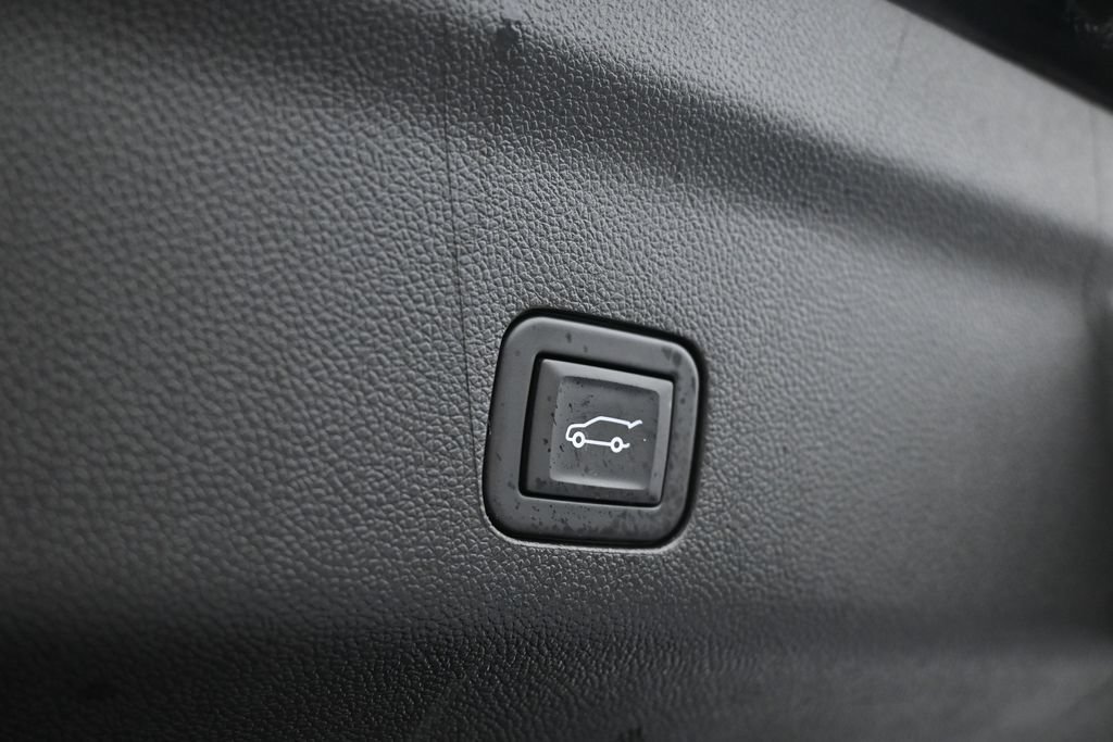 Used 2023 Cadillac Escalade Luxury RWD image 45