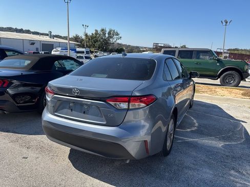Used 2023 Toyota Corolla LE image 3