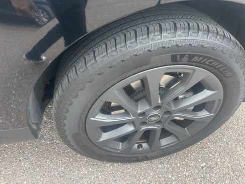 Used 2024 Land Rover Range Rover Sport SE image 9