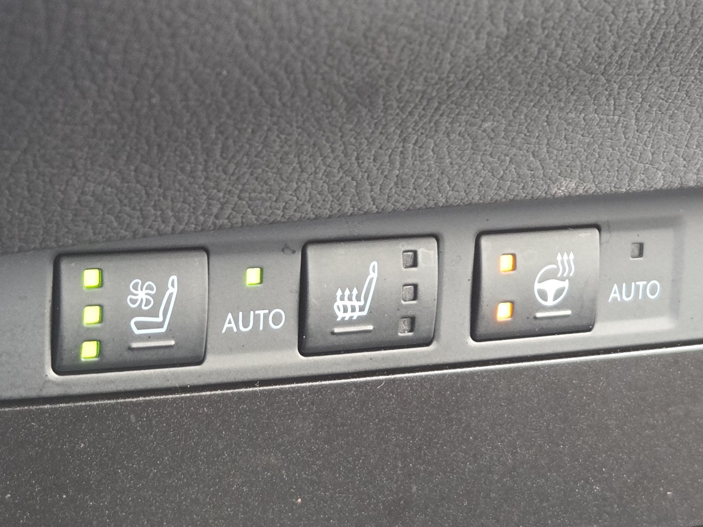 Used 2025 Lexus ES 300h w/ Premium Package FWD image 30