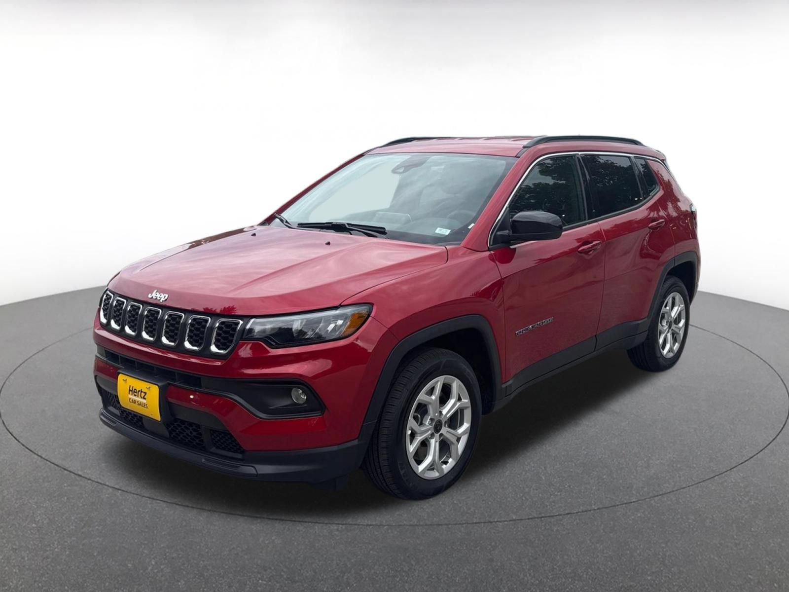 Used 2025 Jeep Compass Latitude AWD/4WD image 3