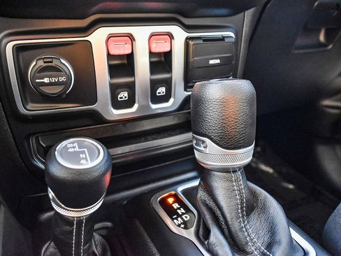 Used 2024 Jeep Wrangler Sport S image 17