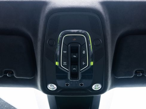 Used 2025 Lamborghini Urus SE image 33