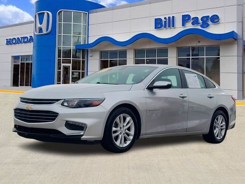 Used 2018 Chevrolet Malibu LT image 2