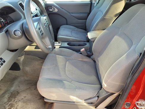 Used 2016 Nissan Frontier SV image 25