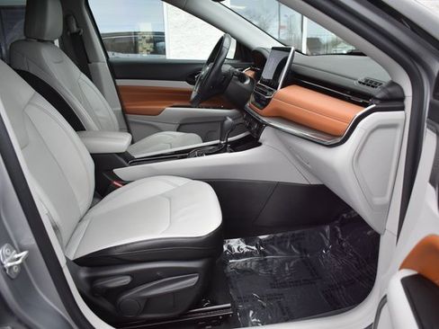 Used 2022 Jeep Compass Limited image 37