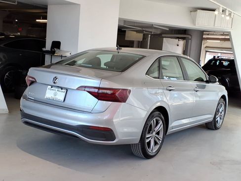 Certified 2023 Volkswagen Jetta SE FWD image 4