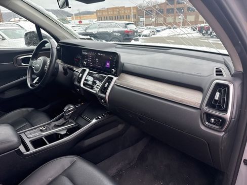 Used 2023 Kia Sorento S w/ Panoramic Sunroof Package image 11
