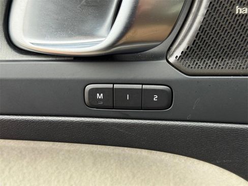 Used 2023 Volvo XC40 B5 Ultimate w/ Climate Package image 15