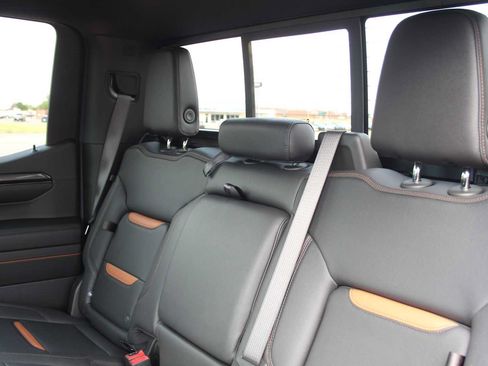 Used 2024 GMC Sierra 1500 AT4 w/ AT4 Premium Package AWD/4WD image 28