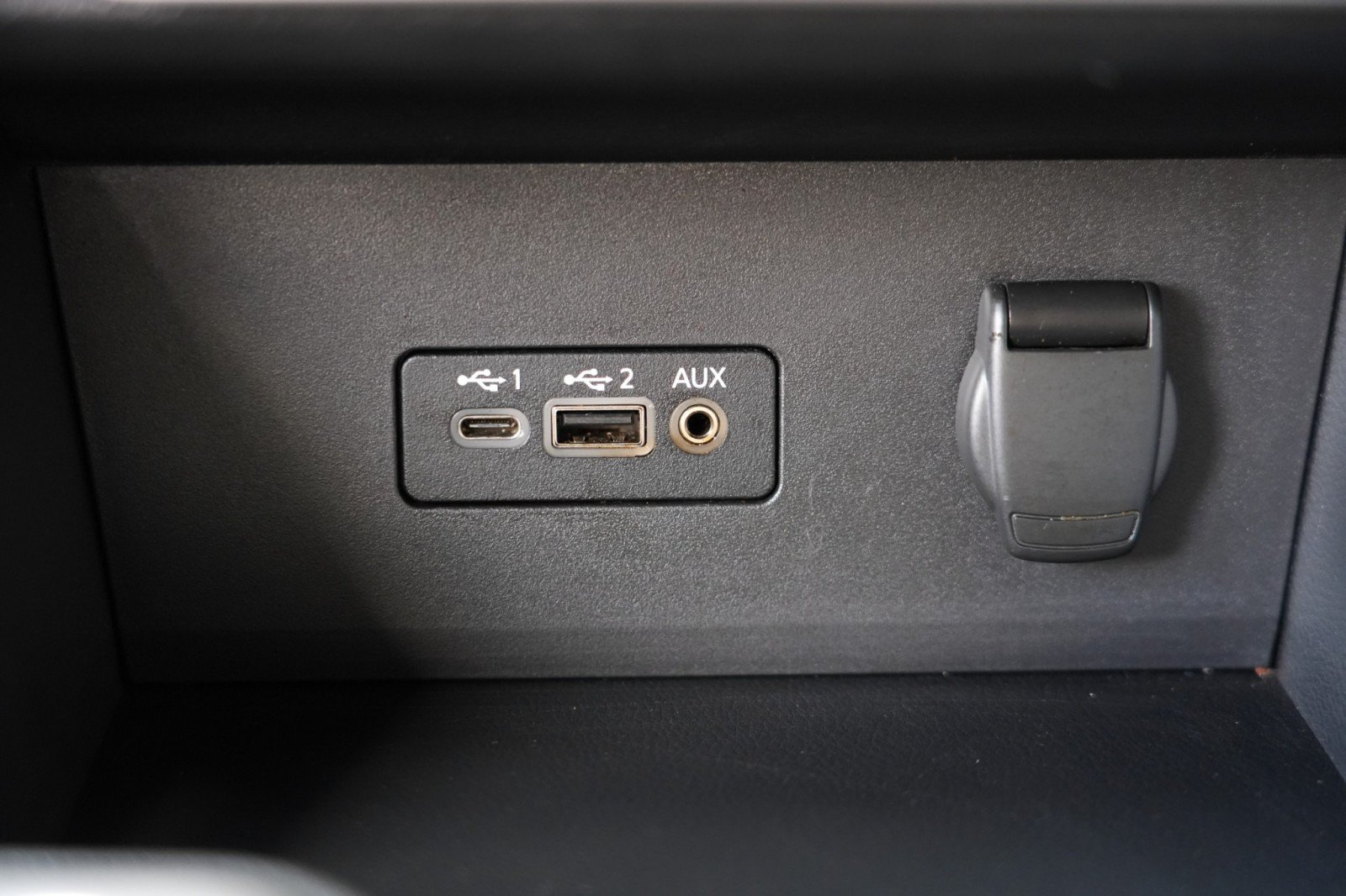 Used 2021 Nissan Sentra SR w/ SR Premium Package FWD image 25