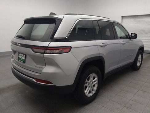 Used 2023 Jeep Grand Cherokee Laredo AWD/4WD image 9