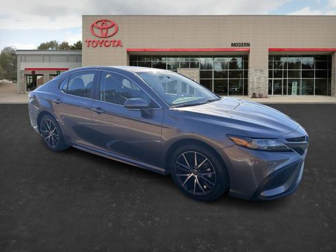 Certified 2024 Toyota Camry SE image 3