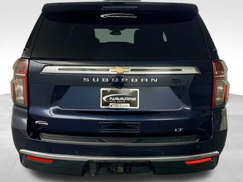 Used 2024 Chevrolet Suburban LT w/ Luxury Package RWD image 8