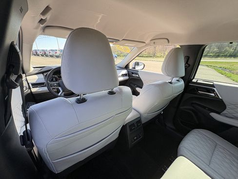 Used 2023 Mitsubishi Outlander SEL AWD/4WD image 19