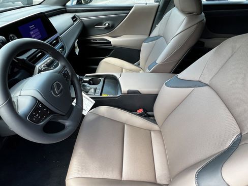 New 2025 Lexus ES 350 w/ Premium Package image 13