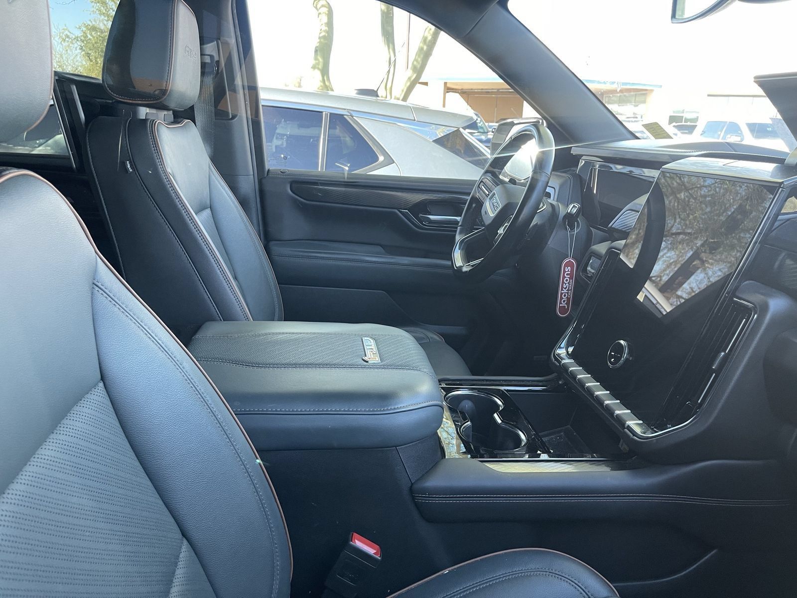 Certified 2025 GMC Yukon AT4 AWD/4WD image 7