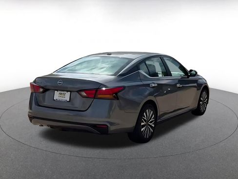 Used 2025 Nissan Altima 2.5 SV FWD image 14