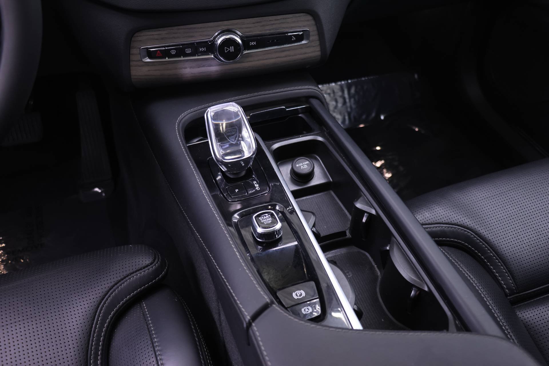 Certified 2023 Volvo XC90 B6 Ultimate AWD/4WD image 17