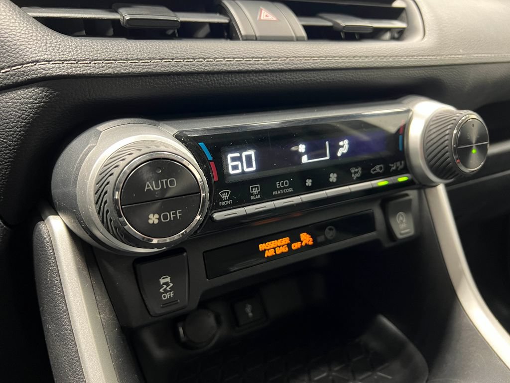 Used 2020 Toyota RAV4 XLE AWD/4WD image 24