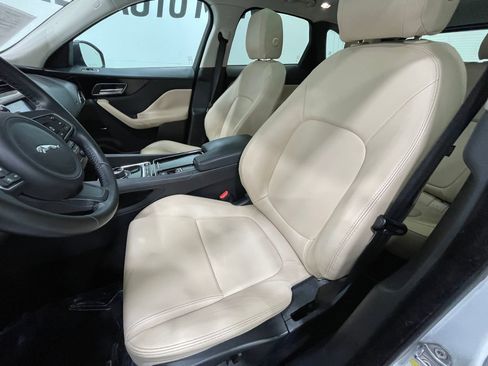 Used 2018 Jaguar F-PACE Premium image 15