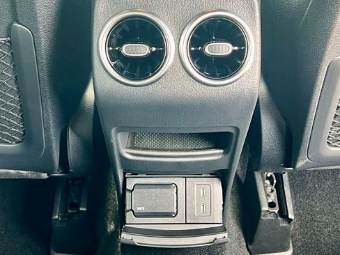 Certified 2025 Mercedes-Benz GLB 250 4MATIC image 17