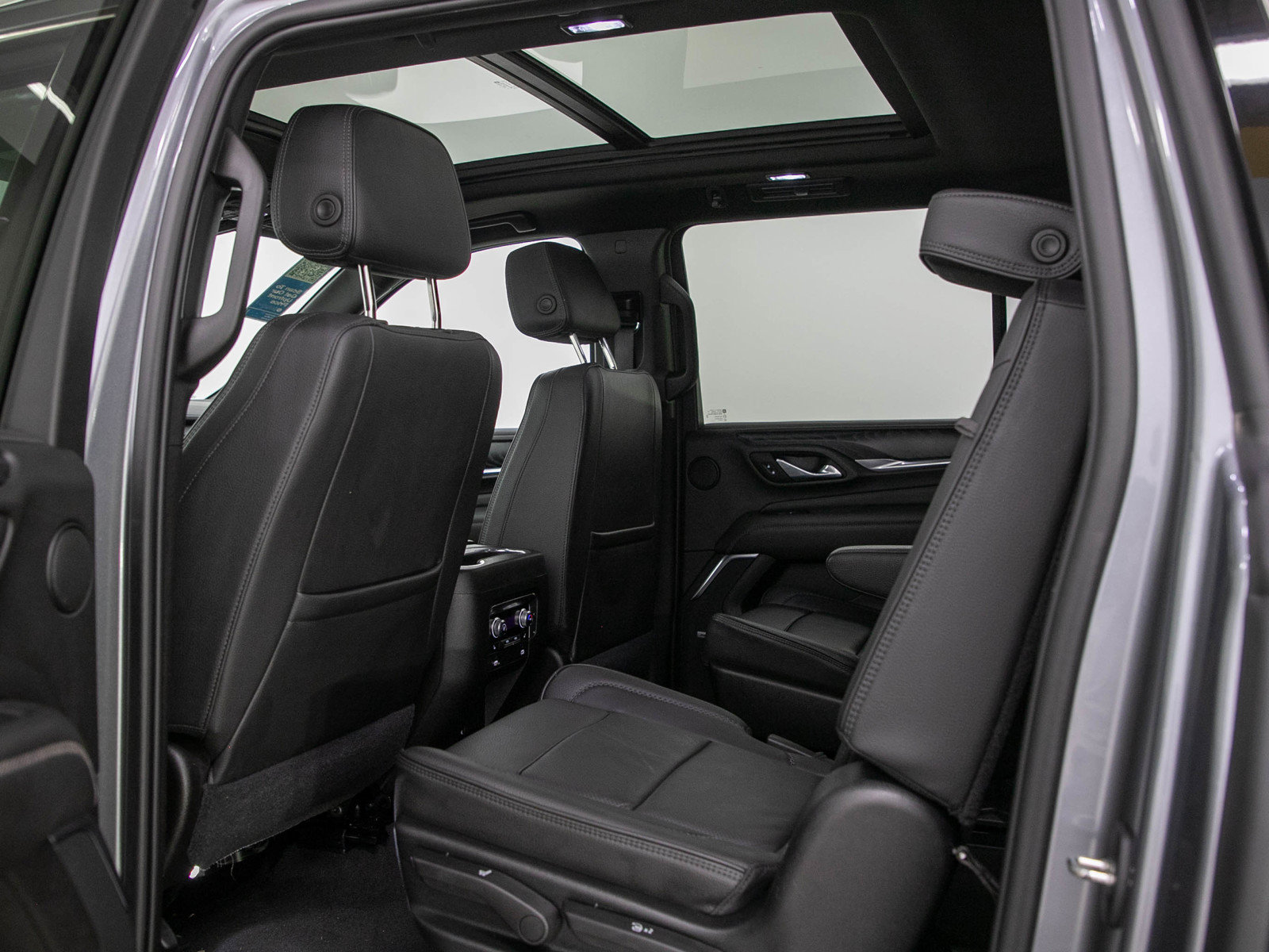 Used 2021 GMC Yukon XL Denali w/ Denali Premium Package AWD/4WD image 20