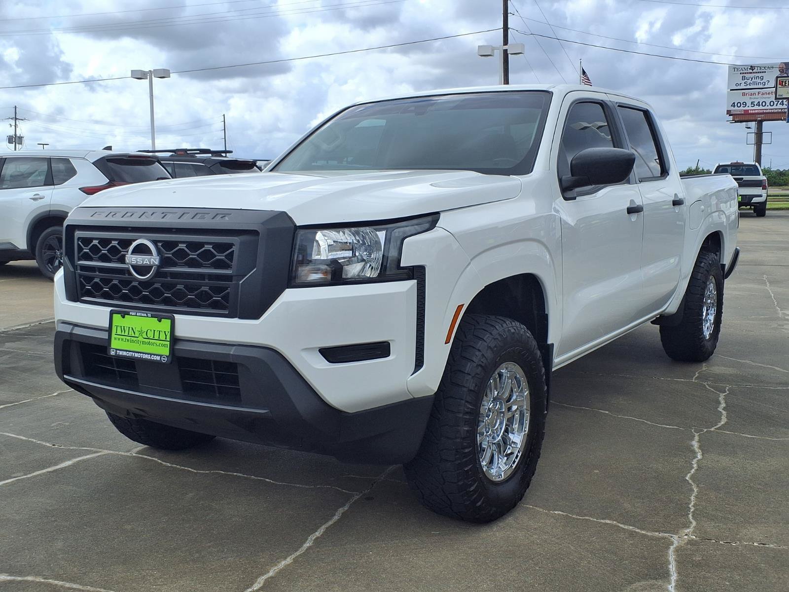 Used 2022 Nissan Frontier S w/ Technology Package RWD image 2