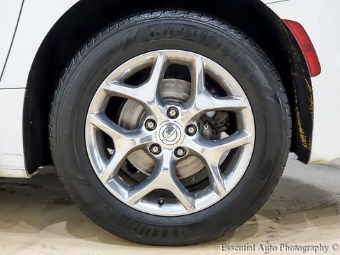 Used 2018 Chrysler Pacifica Limited image 12