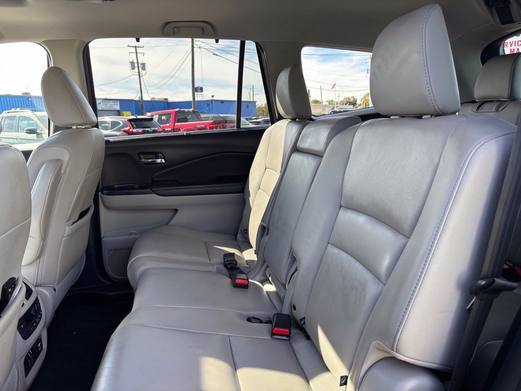 Certified 2019 Honda Pilot Touring image 17