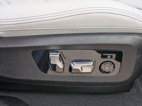 New 2026 BMW X6 xDrive40i w/ Climate Comfort Package image 38