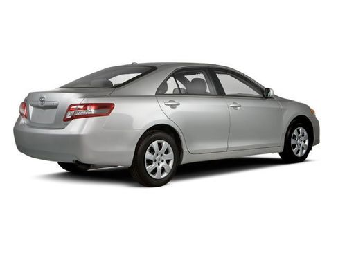 Used 2010 Toyota Camry LE image 2