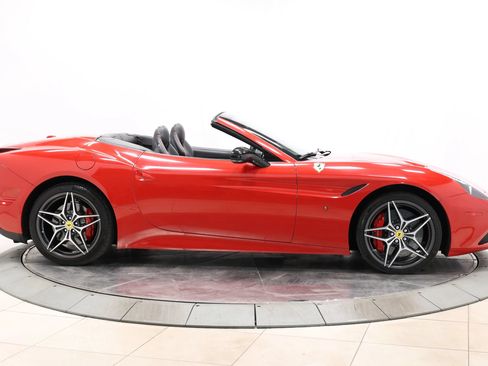 Used 2017 Ferrari California T RWD image 62