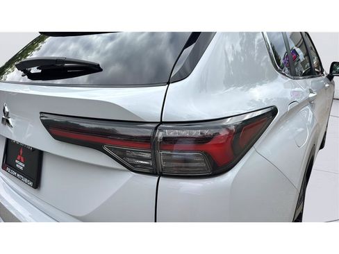 Used 2025 Mitsubishi Outlander SE FWD image 39