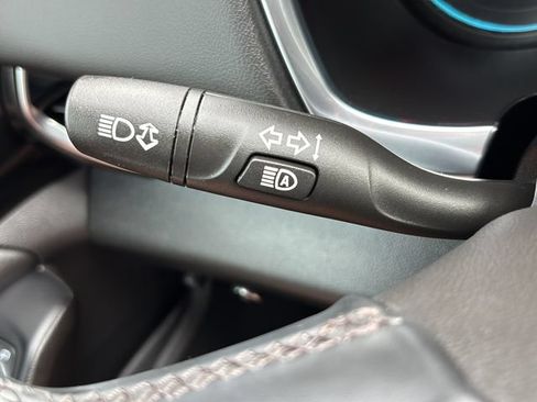 Used 2023 Chevrolet Traverse RS FWD image 19