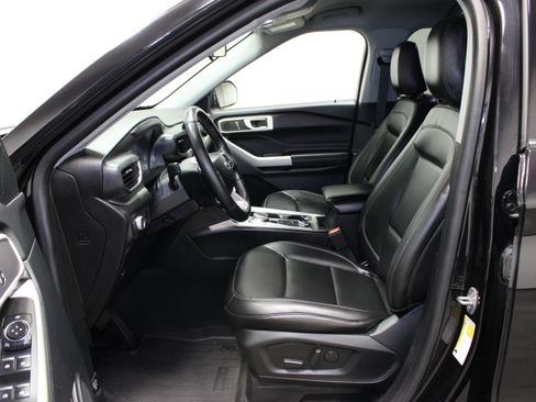 Used 2022 Ford Explorer XLT w/ Equipment Group 202A AWD/4WD image 14