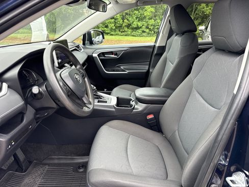 Used 2024 Toyota RAV4 XLE w/ Convenience Package FWD image 10