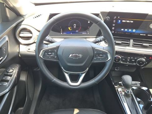 Used 2024 Chevrolet Trax ACTIV FWD image 2