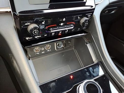 New 2025 Jeep Grand Cherokee Altitude image 20